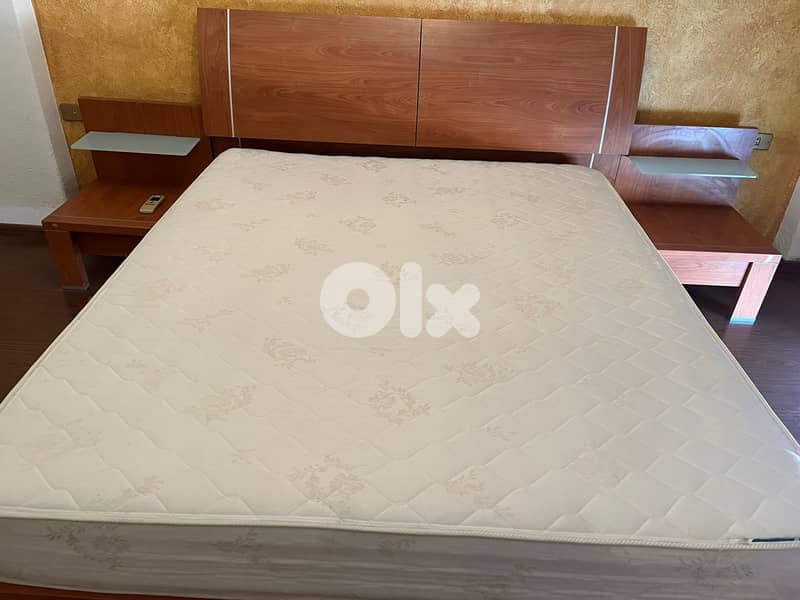 Bedroom Queen size 2