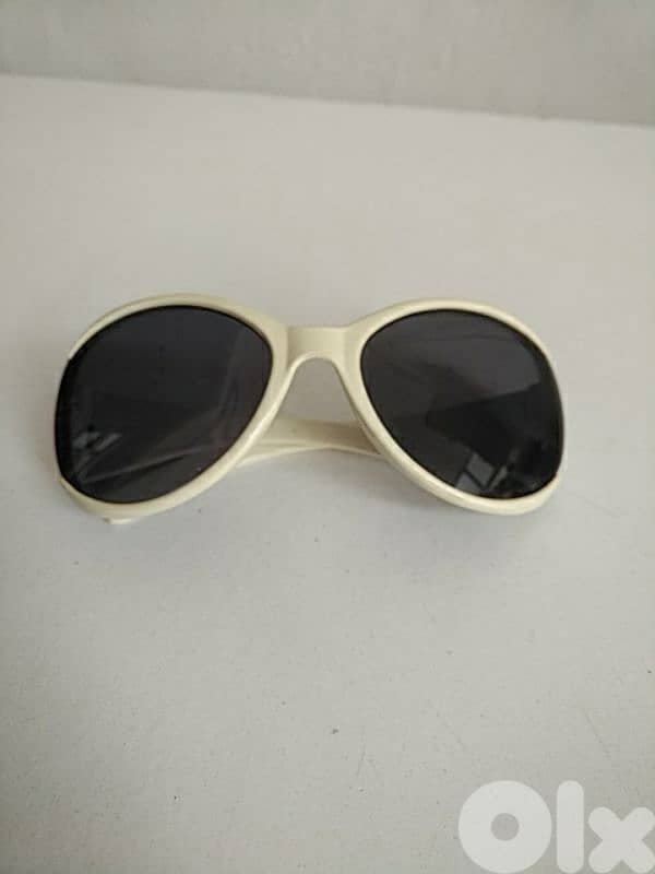 White sunglasses - Not Negotiable 2