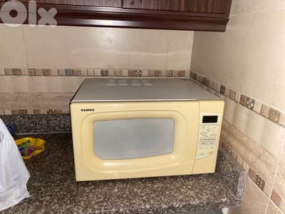 مايكروويف حجم كبير بحالة جيدة جداً