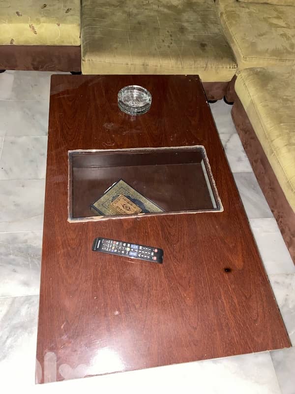 صالون مع طاولة 2