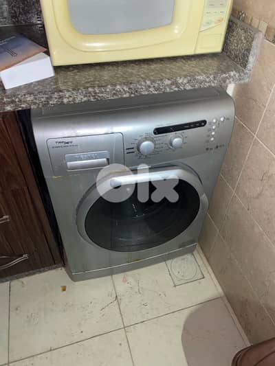 غسالة ٩ كيلو بحالة جيدة للبيع ب ٦٠$