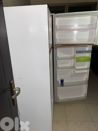 براد للبيع بحالة جيدة حجم كبير ب ٩٥$