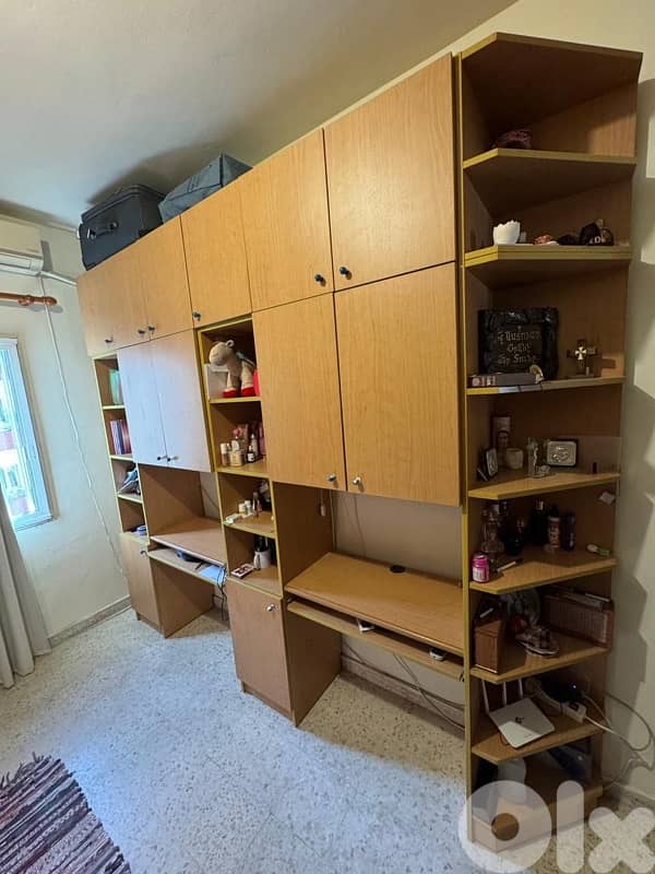 bedroom closet and beds 1