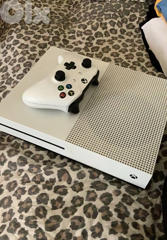 xbox one S new with online account and 7 games 1