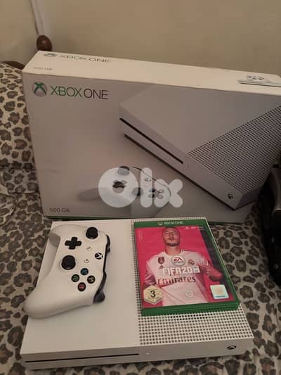 xbox one S new with online account and 7 games