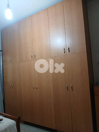 خزانة كبيرة