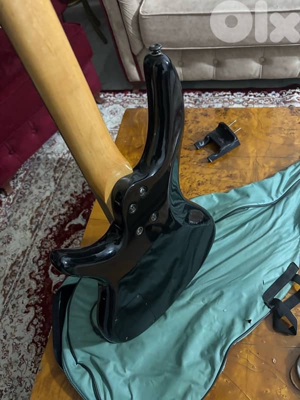 bass guitar spider 3