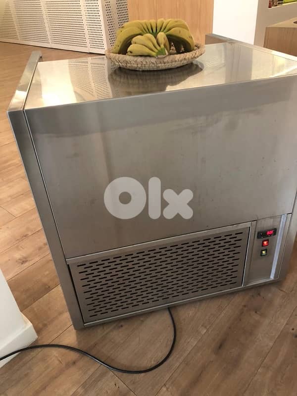 SOLARCO Grab N Go Display fridge 1