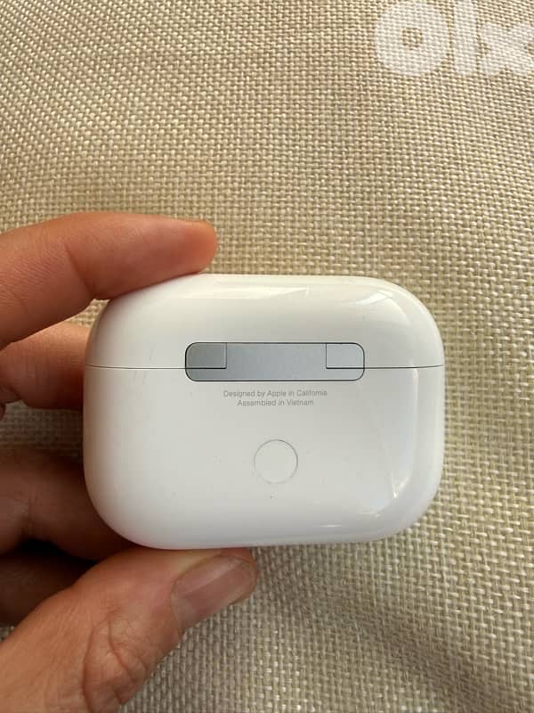 Airpods Pro 2 charging case 2