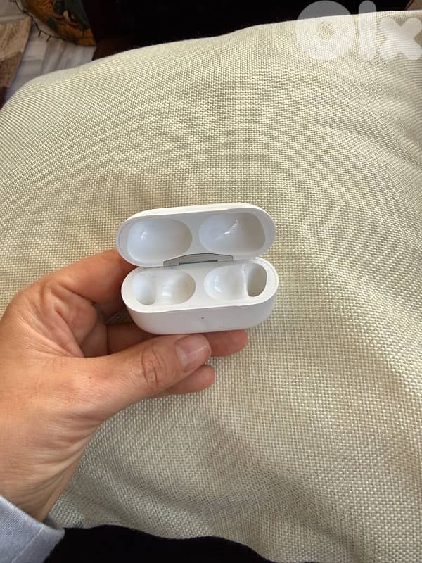 Airpods Pro 2 charging case 3