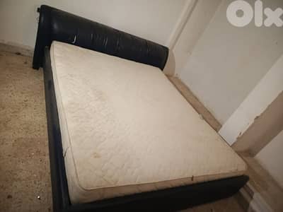 تخت جلد مرتب مع فرشه