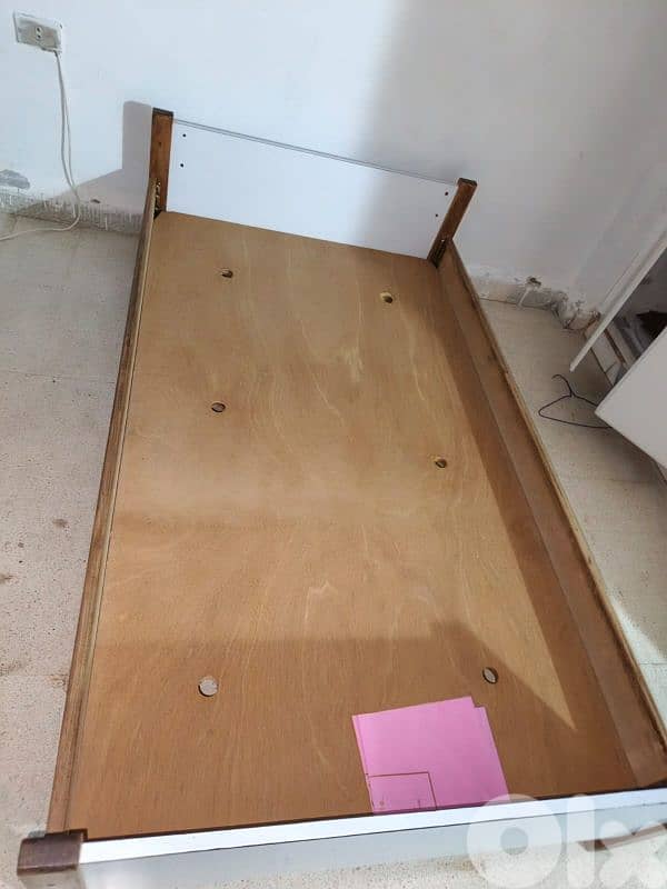 تختين مفرد سليب كونفورت مع ٢كومنيدن ومكنبه 1