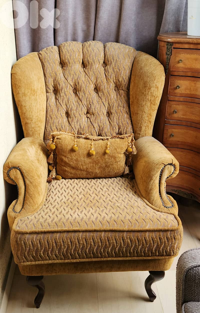 Arm chair, 150$ (2 available) 1