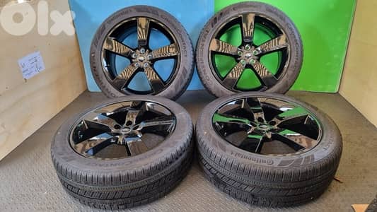 Defender Rims and Tires for sale.  ٤ جنوط ديفندر مع دواليبهن ٢٢ انش