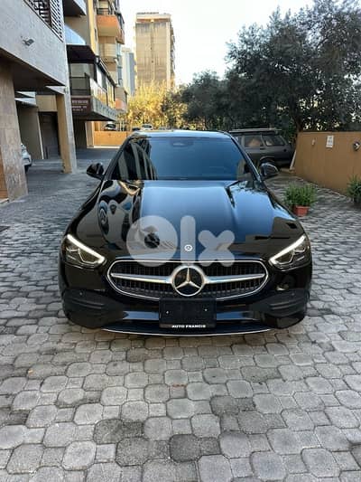 Mercedes C 300 black on black 2023 (clean carfax-35000 miles)