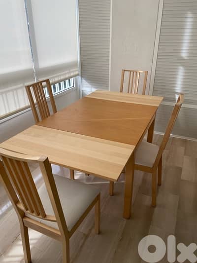 Table extenssible avec 4 chaises