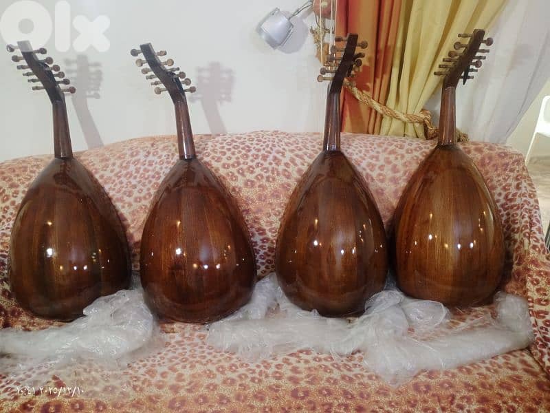 عود جديد 110$ فقط ومع شنطة جلد وريش مجموعة كبيرة من هذه الاعواد 3