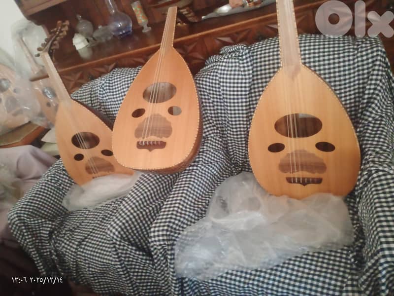 عود جديد 110$ فقط ومع شنطة جلد وريش مجموعة كبيرة من هذه الاعواد 8