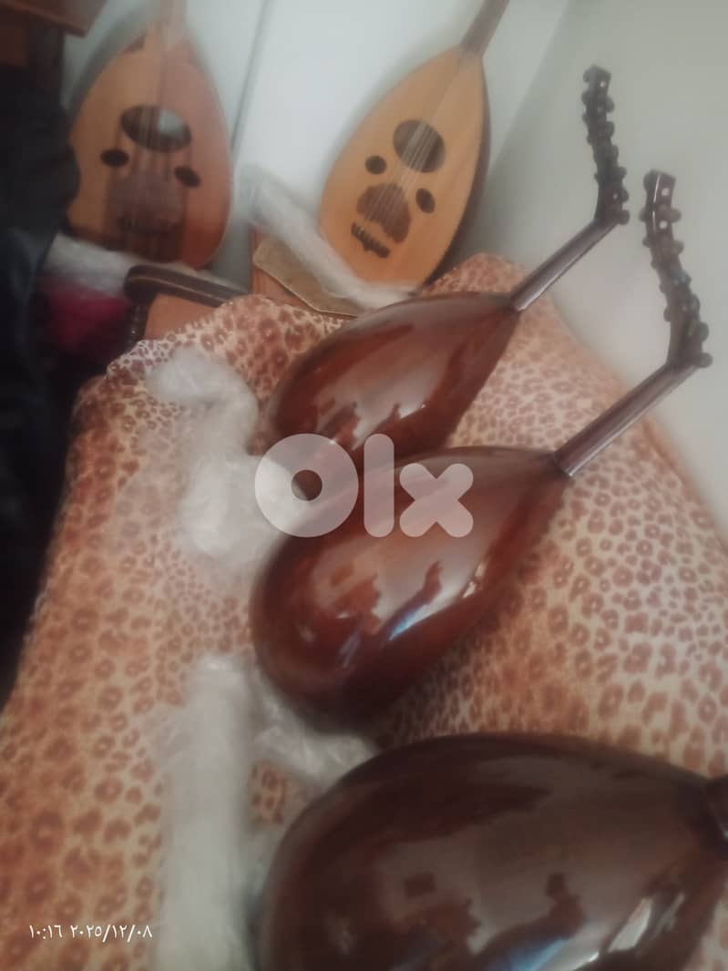 عود جديد 110$ فقط ومع شنطة جلد وريش مجموعة كبيرة من هذه الاعواد 11