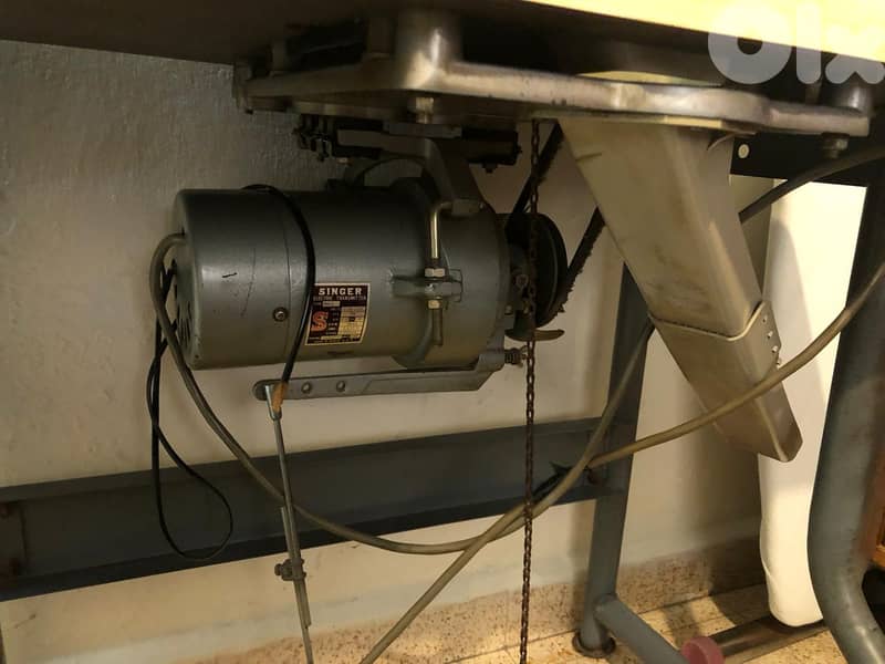 SINGER Industrial sewing machine 1