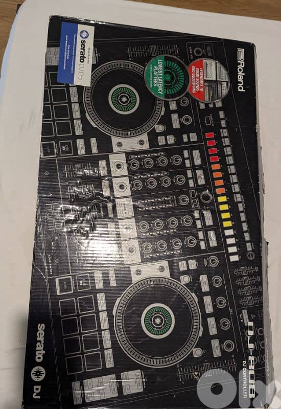 Roland DJ-808 – Professional DJ Controller 1