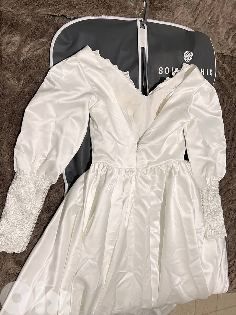 فستان زفاف عصر فيكتوري شبه جديد للإيجار او البيع 4