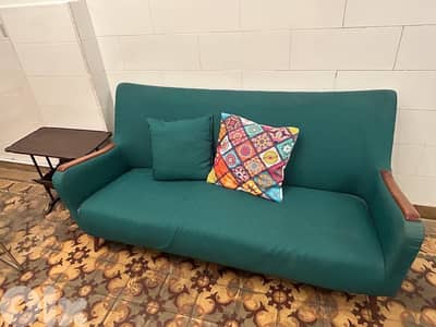 Antique sofa , in good condition: "mnajade jdid"