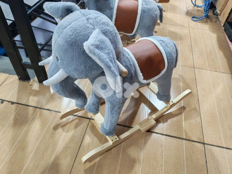 فيل هزاز Rocking elephant 1