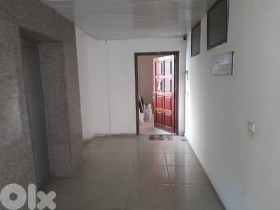 مكتب للايجار على اتوستراد الجديدة  بدل الإيجار  ٦٥٠ دولار