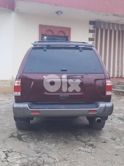 نيسان باثفايندر 2001