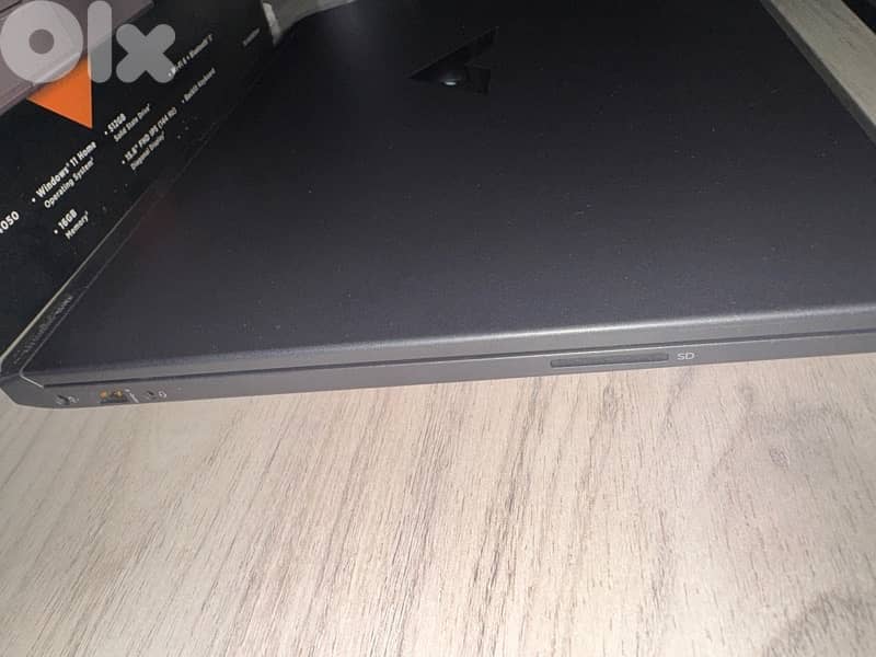 HP victus like new - still under warranty 2