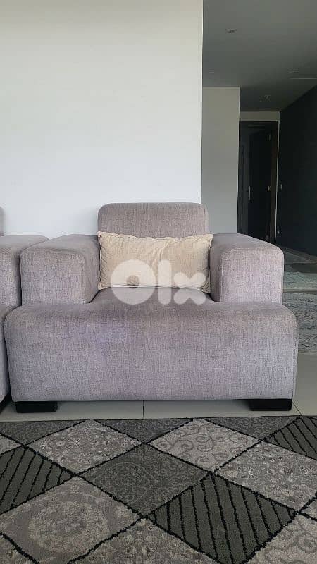 2 Modern Armchairs – Excellent Condition 7