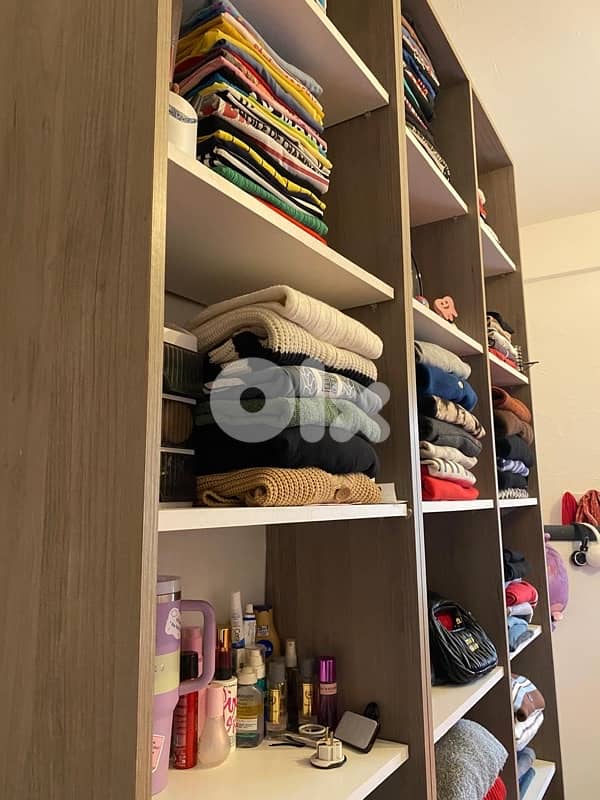 خزانة لكافة الاستعمالات بحالة ممتااااازة ٢٠٠ دولار 1