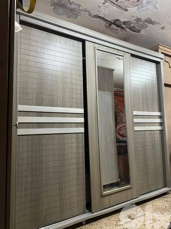 خزانة سحاب ثلاث درف كتير نظيفة 1