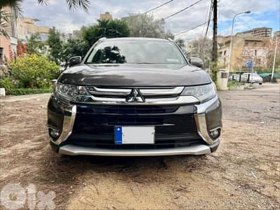 Mitsubishi Outlander (LIKE NEW)(loww mileage!!)