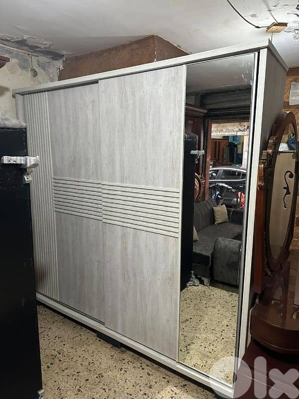 خزانة سحاب درفتين شغل توصاية شبه جديدة 1