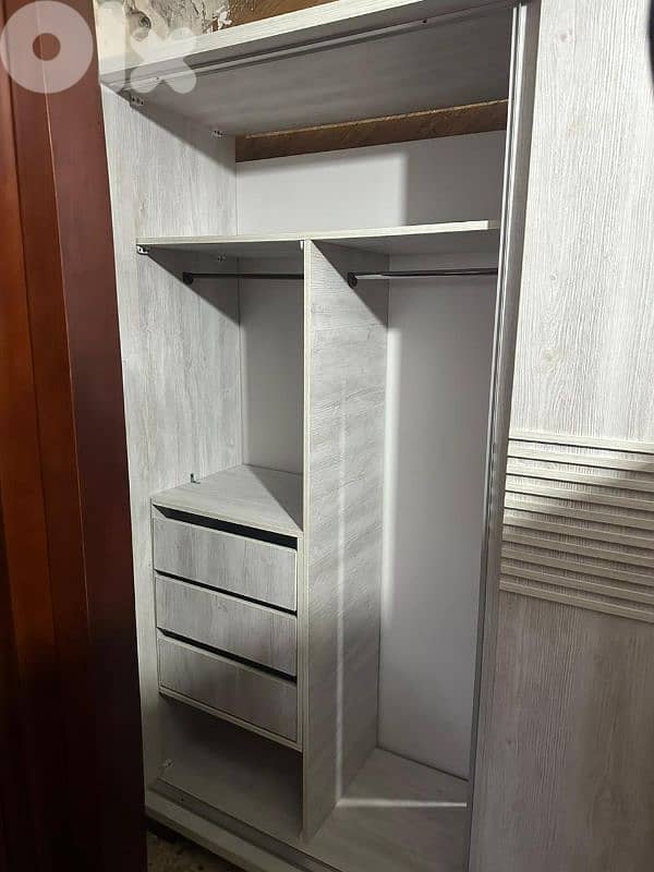 خزانة سحاب درفتين شغل توصاية شبه جديدة 3