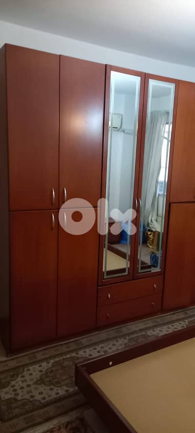 اوضة نوم طابقين ملبسة قشرة زان كتير نظيفة