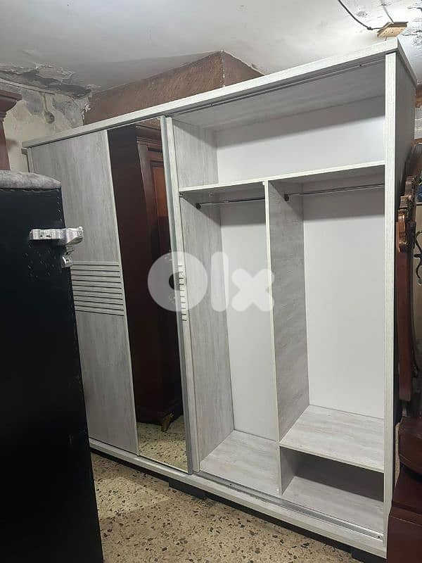 خزانة كبيرة سحاب مودرن تركية شبه جديدة 4