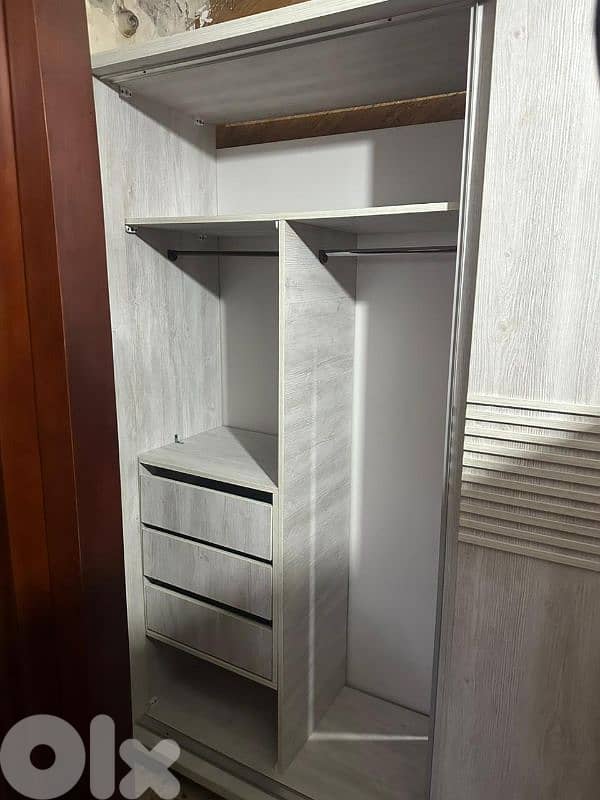 خزانة كبيرة سحاب مودرن تركية شبه جديدة 5