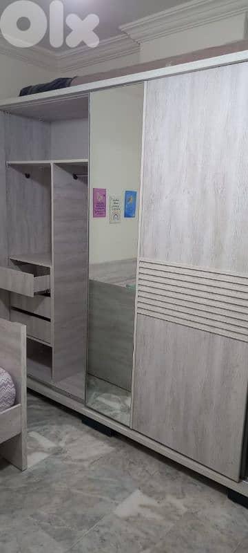 خزانة كبيرة سحاب مودرن تركية شبه جديدة 12