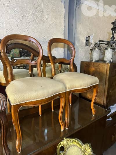 كراسي سفرة خشب زان عدد 4 كتير مرتبين