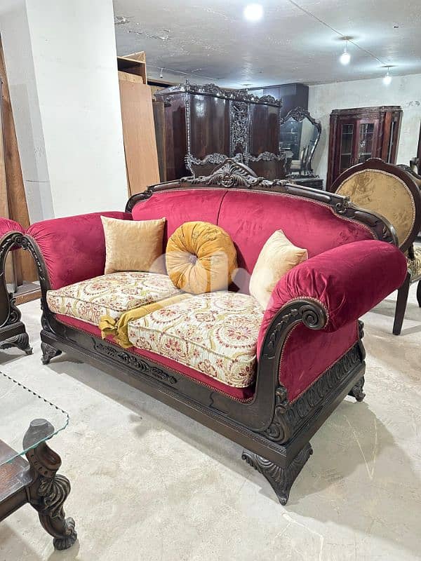 طقم كنبايات حفر خشب زان ملكي اربع قطع مع طقم طاولات 1