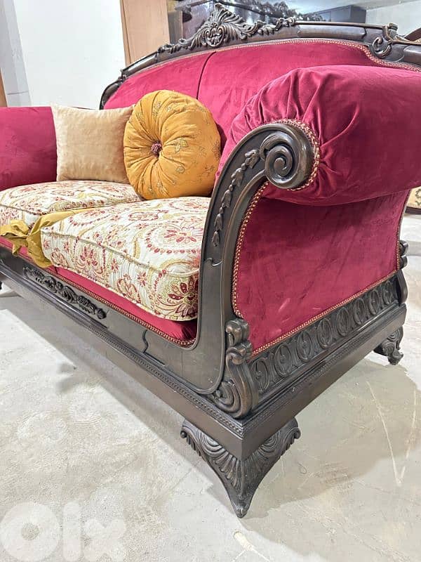 طقم كنبايات حفر خشب زان ملكي اربع قطع مع طقم طاولات 3