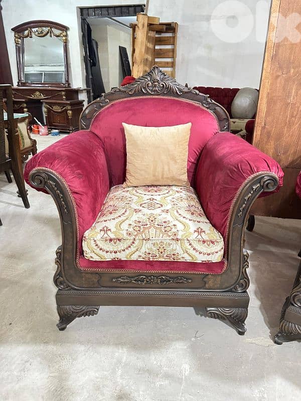 طقم كنبايات حفر خشب زان ملكي اربع قطع مع طقم طاولات 4