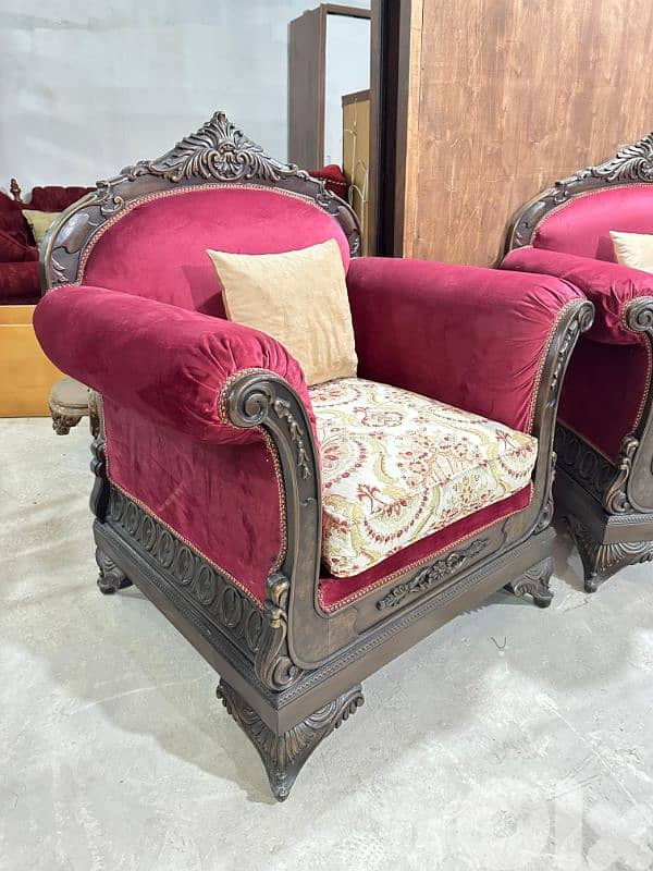 طقم كنبايات حفر خشب زان ملكي اربع قطع مع طقم طاولات 5