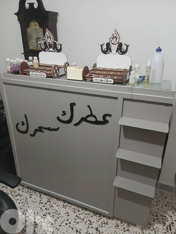 صالون حلاقة كامل للبيع 11