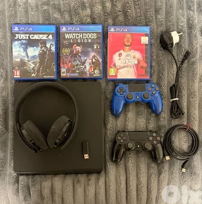 ps 4 slim 1T with 3 games and headphones (wireless)
