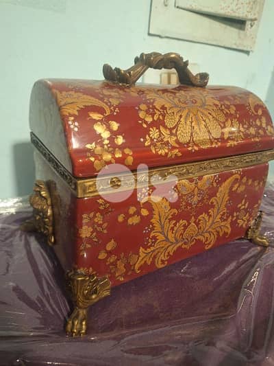 box of porcelain sévres hand made