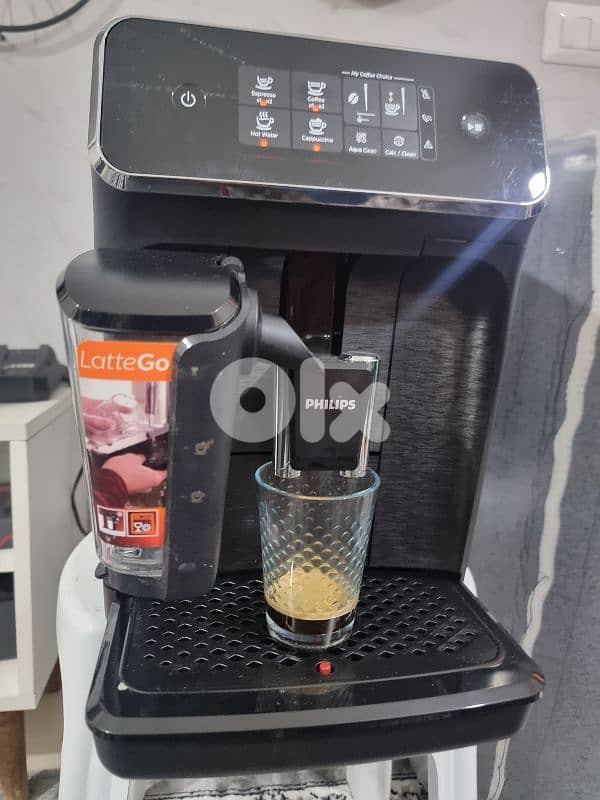 Philips espresso latteGO series 2200 with milk tank. 2